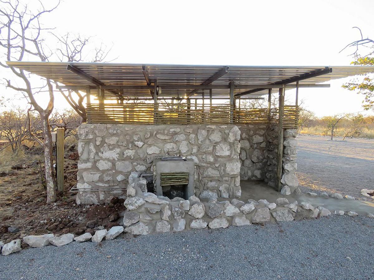 Etosha Village Campsite Окаукуэджо Экстерьер фото