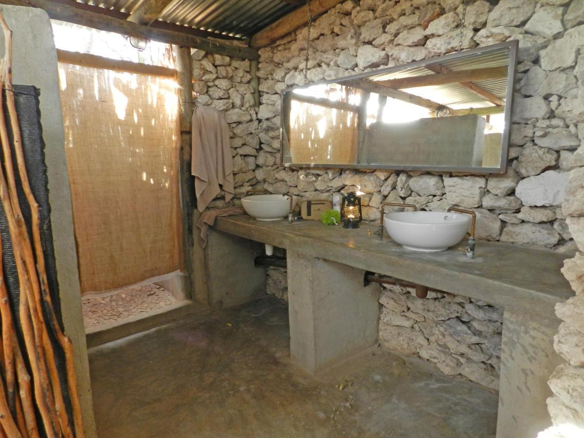 Etosha Village Campsite Окаукуэджо Экстерьер фото