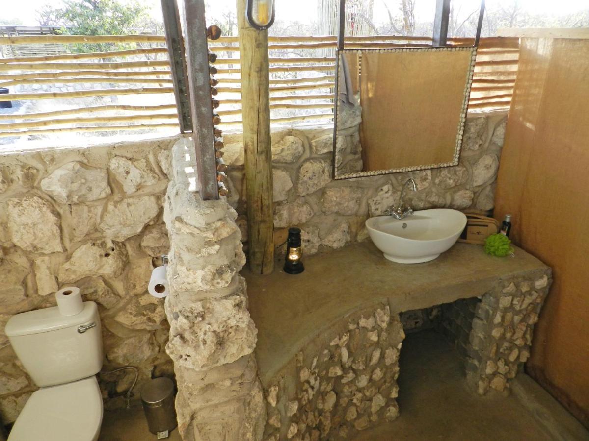 Etosha Village Campsite Окаукуэджо Экстерьер фото