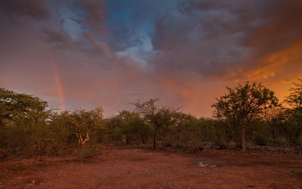 Etosha Village Campsite Окаукуэджо Экстерьер фото