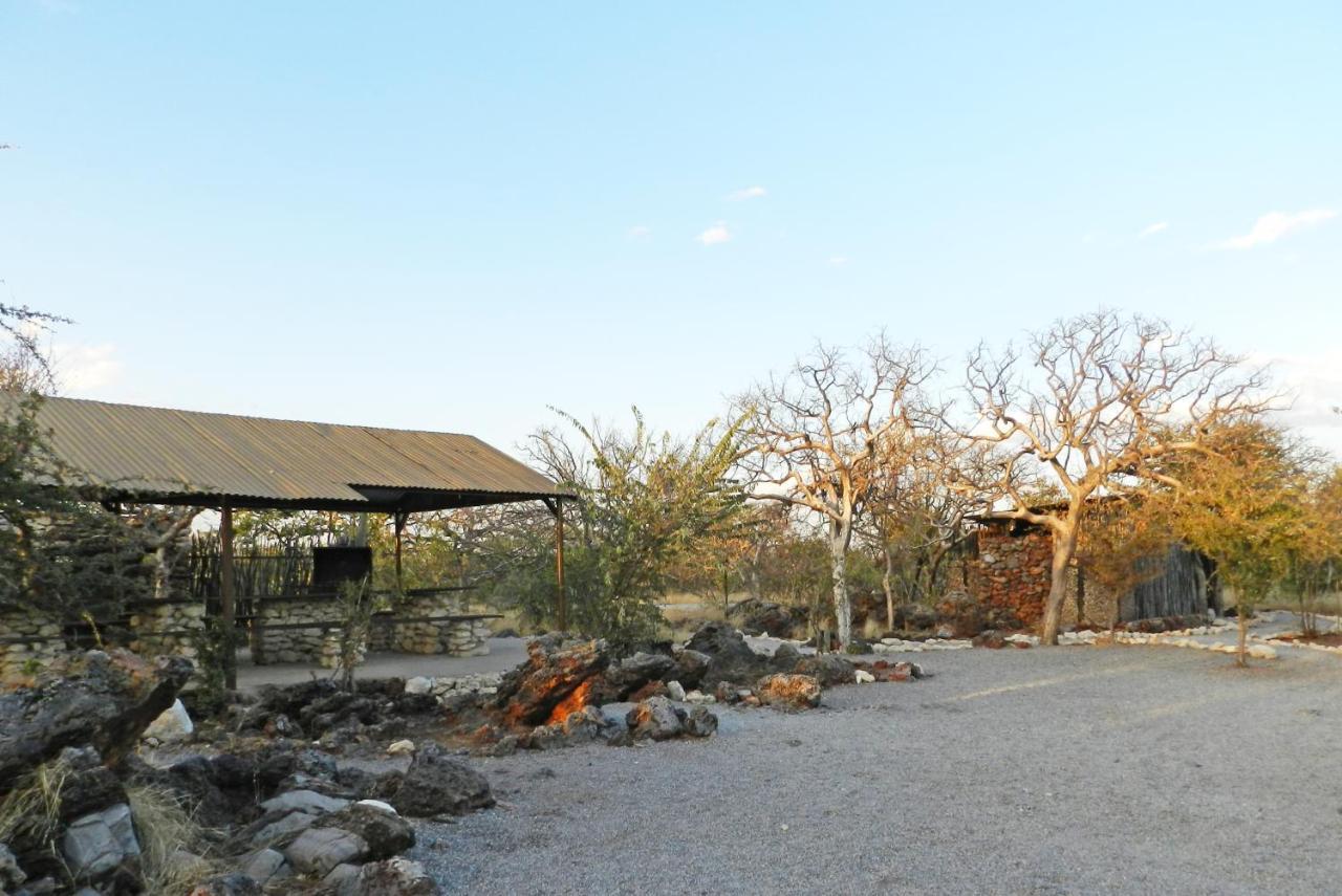 Etosha Village Campsite Окаукуэджо Экстерьер фото