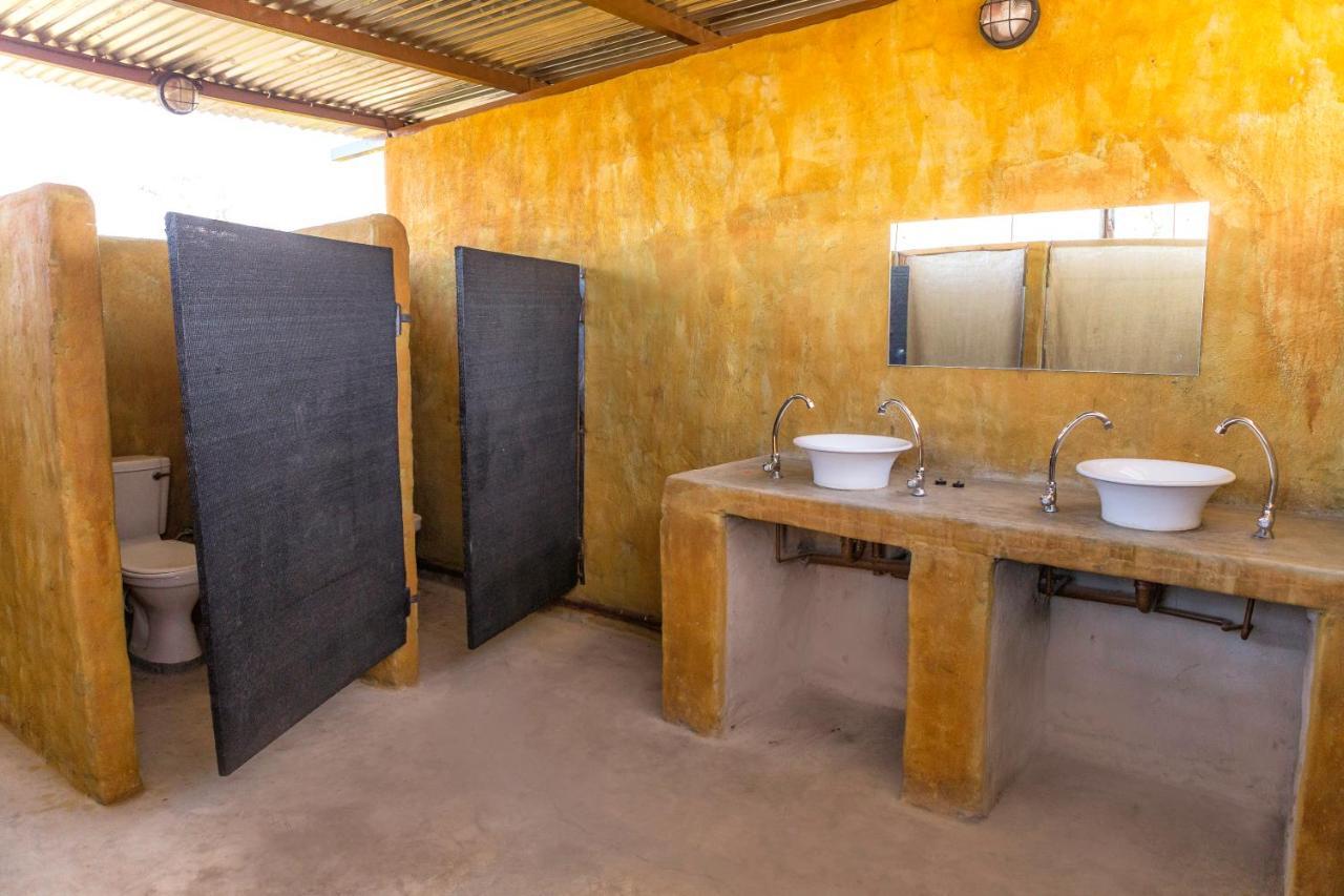 Etosha Village Campsite Окаукуэджо Экстерьер фото