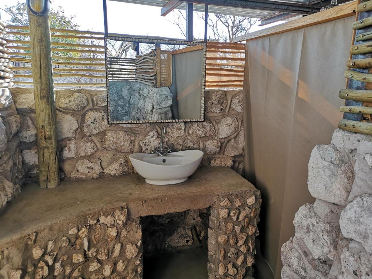 Etosha Village Campsite Окаукуэджо Экстерьер фото