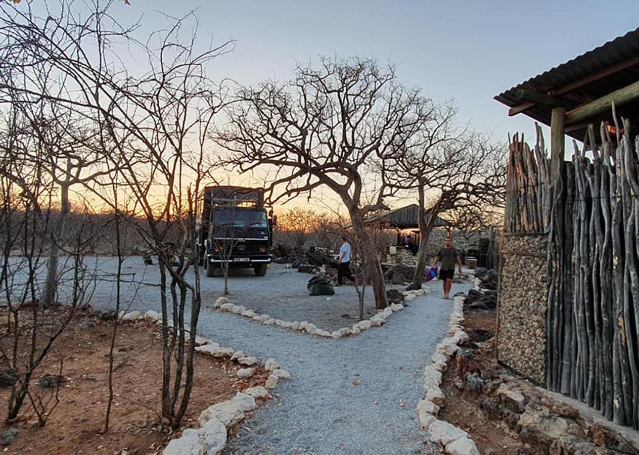 Etosha Village Campsite Окаукуэджо Экстерьер фото